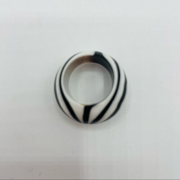 Vintage Plastic Mod Striped Ring - Picture 3 of 3